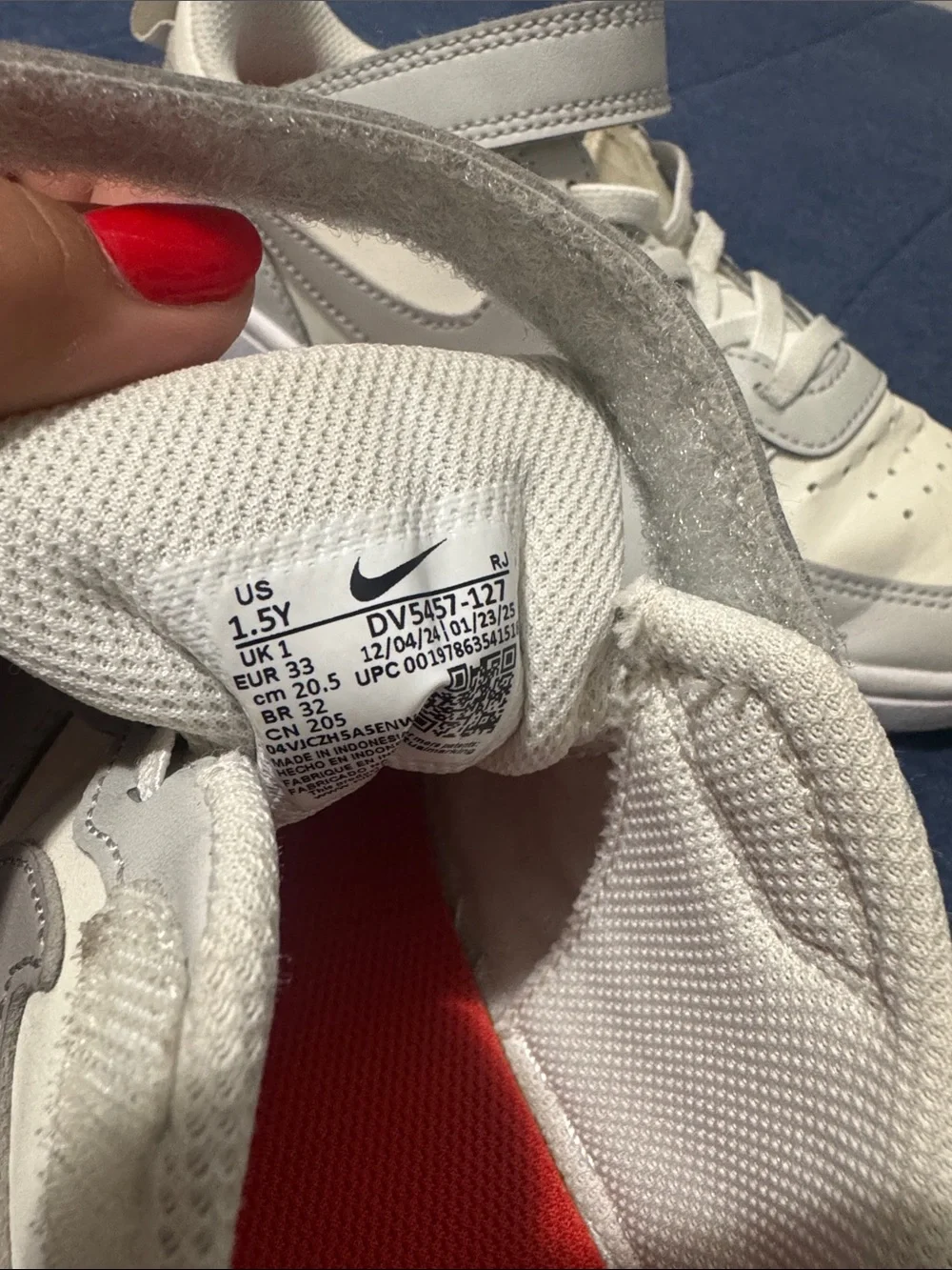 Nike Kids Low-Top Sneakers in Cream and Light Gray